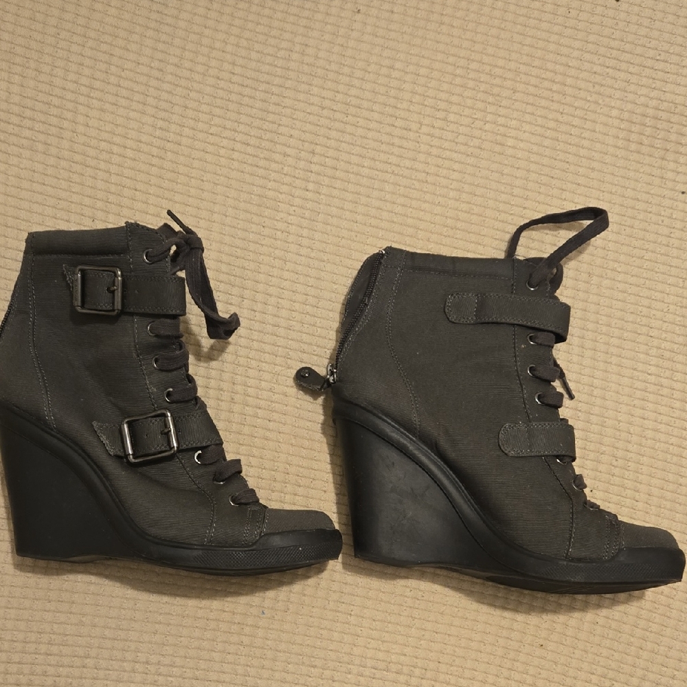 Simply Vera Vera Wang Dark Gray Wedge Boots